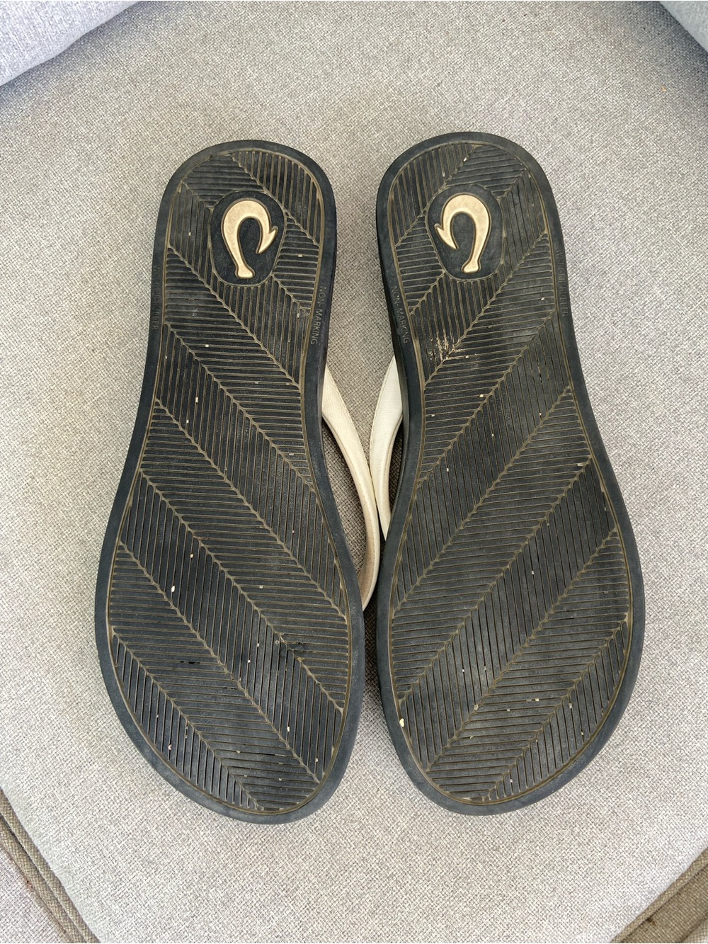 OluKai Black Footbed Sandals with Cream Straps - Picture 5 of 5